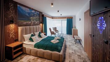 Pokoj 4-osobowy Deluxe z balkonem i widokiem na gory | 1 bedroom, free WiFi, bed sheets