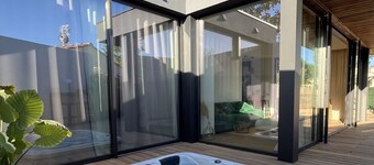 Lodge Contemporain Avec Jacuzzi en Provence Verte