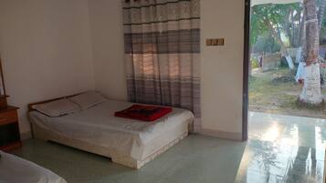 Deluxe Room | 1 bedroom, bed sheets