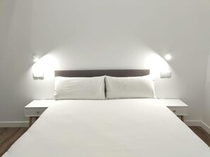 1 Schlafzimmer, Daunenbettdecken, Schreibtisch