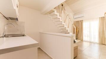 Nhà Duplex cơ bản | 1 phòng ngủ, bàn, phòng cách âm, truy cập Internet không dây miễn phí