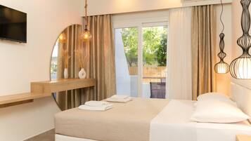 1 bedroom, desk, soundproofing, free WiFi