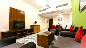 Familien-Suite, 2 Schlafzimmer, Küche | Wohnbereich | 50-Zoll-LED-Fernseher mit Kabelempfang