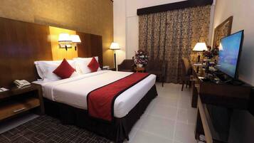 Deluxe Studio | Down duvets, memory-foam beds, minibar, in-room safe