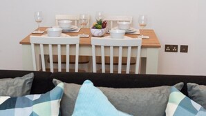 อพาร์ทเมนท์, 1 ห้องนอน, พร้อมสิ่งอำนวยความสะดวกสำหรับผู้พิการ | ร้านอาหาร