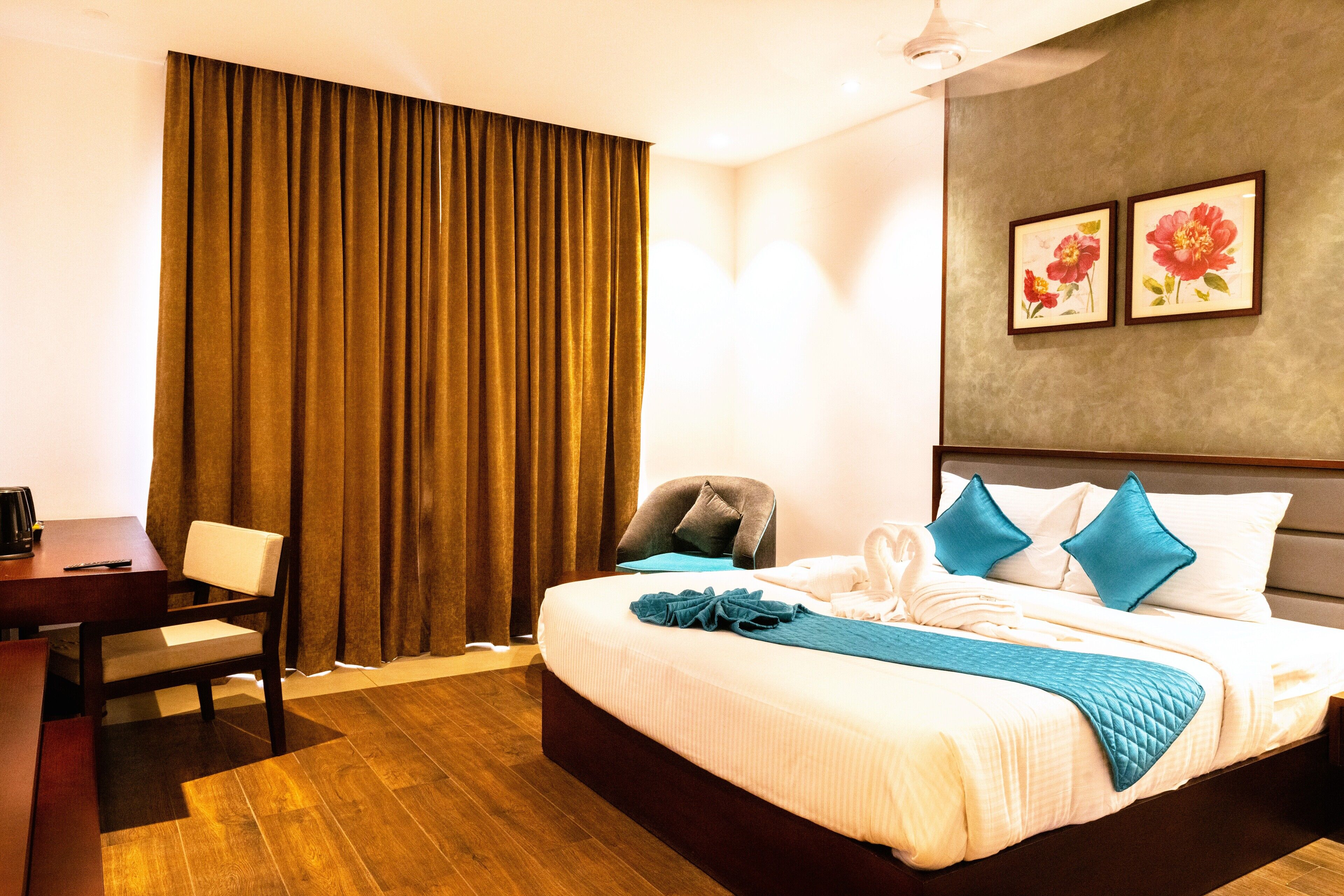 Deluxe Double Room | Premium bedding, in-room safe, desk, iron/ironing board