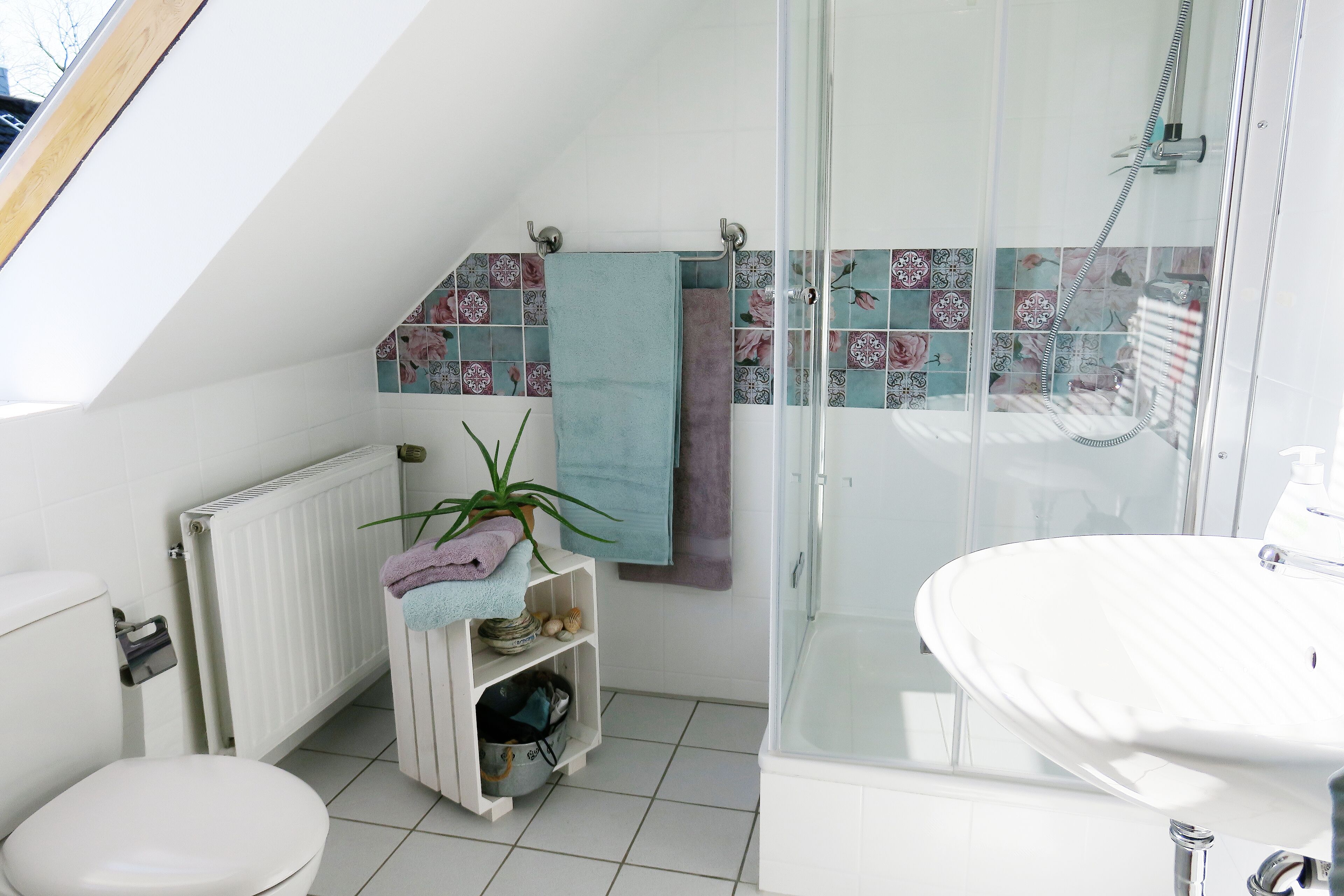 Shower, free toiletries, hair dryer, towels