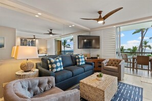 Condo, 2 Bedrooms | Living area