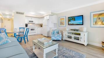 Condo, 1 Bedroom | Living area