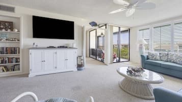 Condo, 2 habitaciones | Área de sala de estar