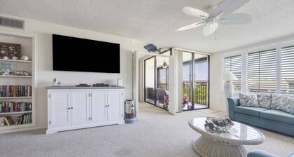 Loggerhead 424 2 Bedroom Condo by RedAwning