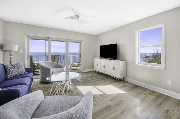 Condo, 3 Bedrooms | Living area