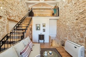 49-inch Smart TV with cable channels, fireplace - Beit Petra Chania (Chania)