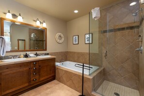Casa adosada, 3 habitaciones | Baño | Toallas y champú