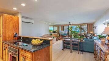 Condo, 2 Bedrooms | Interior