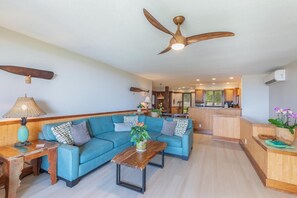 Condo, 2 Bedrooms | Living area
