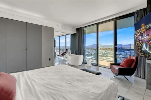 1 bedroom, desk, iron/ironing board, WiFi