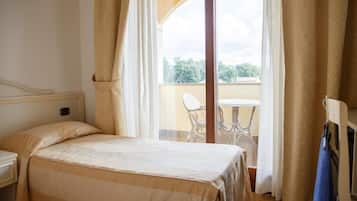 Standard Twin Room | 1 bedroom, minibar, in-room safe, desk
