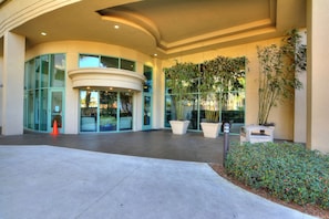 Exterior - FREE Beach Service, Golf + Perks! Emerald Beach 1430 Pool, Hot Tub &Starbucks (Panama City Beach)