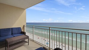 Property grounds - FREE Beach Service, Golf + Perks! Emerald Beach 1430 Pool, Hot Tub &Starbucks (Panama City Beach)