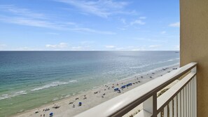 On the beach - FREE Beach Service, Golf + Perks! Emerald Beach 1430 Pool, Hot Tub &Starbucks (Panama City Beach)
