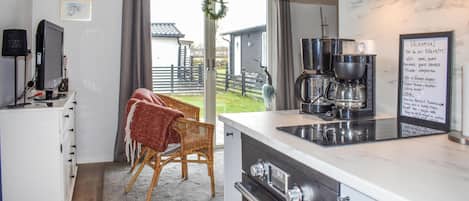 Fridge, stovetop, coffee/tea maker
