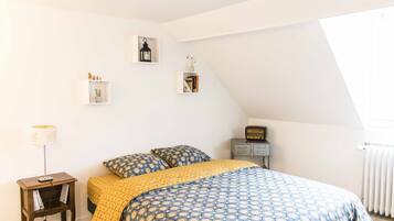 5 chambres, fer et planche à repasser, Wi-Fi, draps fournis