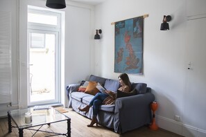 Living area - La Pension du Maréchal : Maison Spacieuse Centre Ville de Chartres (Chartres)