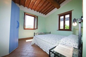 2 quartos, berço de viagem, Wi-Fi, roupa de cama