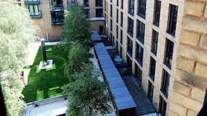 A multi-story building with a courtyard. - Absolute Stays on Essex-chinatown-hippodrome-alexandra Theatre-bull Ring-the Rep (Birmingham)