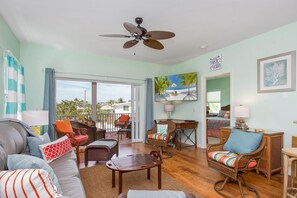 TV - Sandy Toes Cottage is super cute and lots of nooks and crannies!! (Fort Myers Beach)