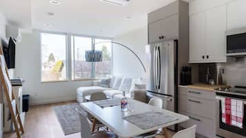 Fridge, microwave, oven, dishwasher