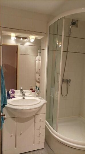 Shower, toilet paper