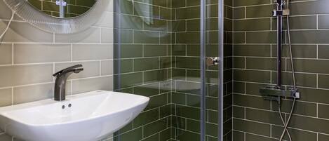 Habitación empresarial doble | Baño | Tina profunda y toallas
