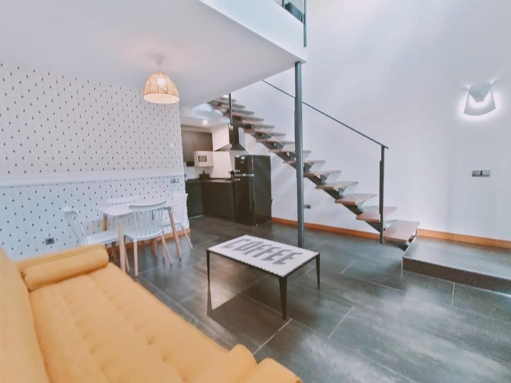 En 32-tommers smart-TV med digitale kanaler