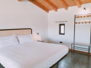 Duplex | Down duvets, desk, laptop workspace, free WiFi