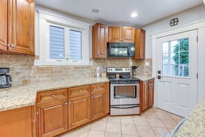 House (2 Bedrooms) | Interior - Lovely Carytown Home: Walk to Shops + Restaurants (Richmond)