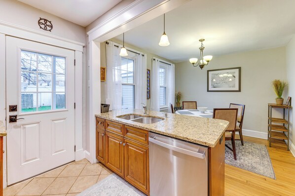 House (2 Bedrooms) | Interior - Lovely Carytown Home: Walk to Shops + Restaurants (Richmond)