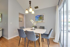 Interior - 3 Mi to Dtwn Bradenton: Family Home w/ Pool! (Bradenton)