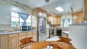 Interior - Tucson Vacation Rental w/ Pool ~ 1 Mi to Reid Park (Tucson)