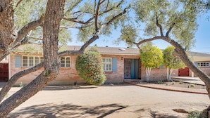 Interior - Tucson Vacation Rental w/ Pool ~ 1 Mi to Reid Park (Tucson)