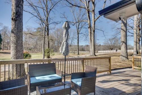 7 Oaks Country Retreat w/ Hot Tub!
