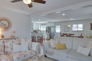 House (3 Bedrooms) | Interior - 7 Oaks Country Retreat w/ Hot Tub! (Locust)