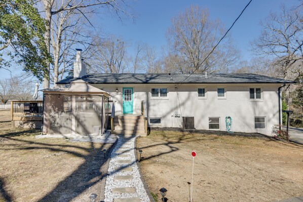 House (3 Bedrooms) | Interior - 7 Oaks Country Retreat w/ Hot Tub! (Locust)