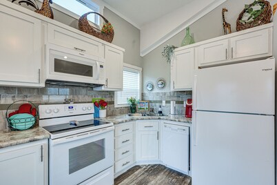 Vilonia Country Cabin w/ Grill, Fire Pit + More!