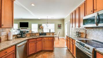 House (4 Bedrooms) | Interior