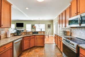 House (4 Bedrooms) | Interior