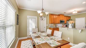 House (4 Bedrooms) | Interior