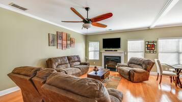 House (4 Bedrooms) | Front of property