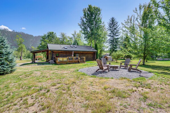 House (2 Bedrooms) | Interior - Dog-friendly Arlington Cabin w/ Private Hot Tub! (Arlington)